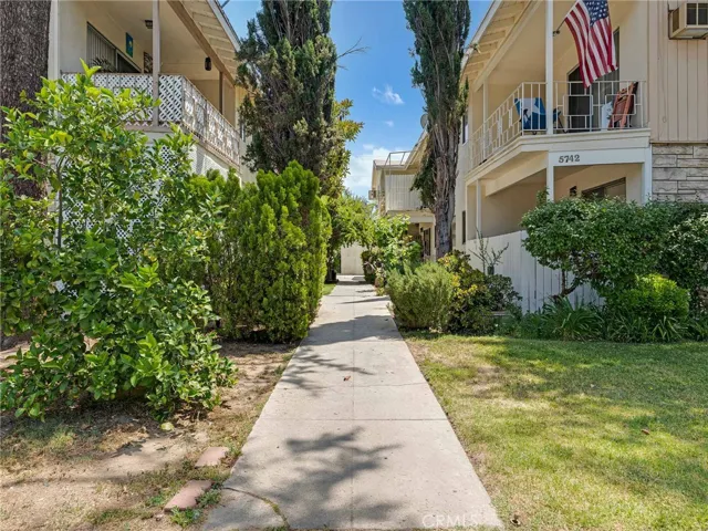 5742 Hazeltine Avenue, Van Nuys, California 91401