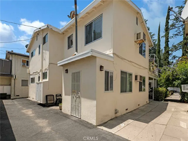 5742 Hazeltine Avenue, Van Nuys, California 91401