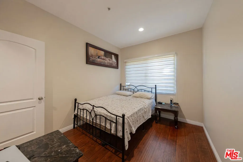 13629 Wyandotte Street 111, Van Nuys, California 91405 home-pic-13