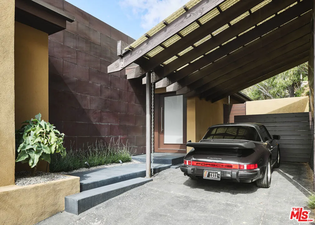 8715 Skyline Drive, Los Angeles, California 90046 home-pic-1