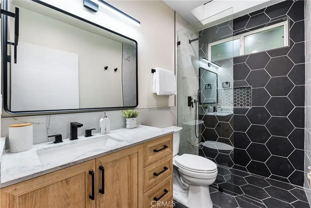 8010 Padre Lane, Los Angeles, California 90046 home-pic-16