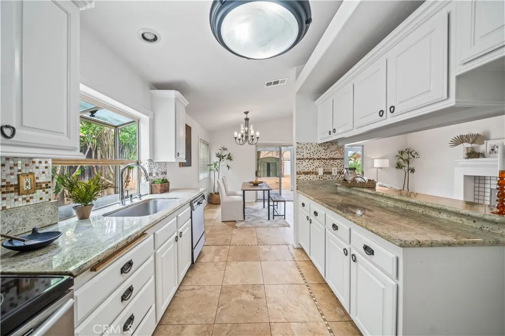 32465 Beechwood Lane, Lake Elsinore, California 92530 home-pic-2