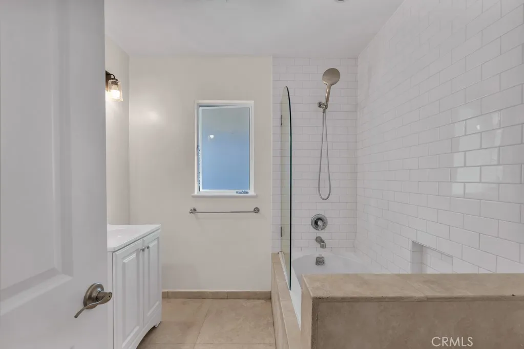 7005 Orion Avenue, Van Nuys, California 91406 home-pic-24