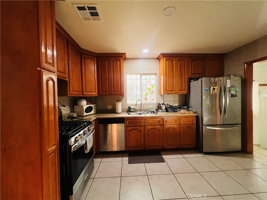 582 25th, San Bernardino, California 92405 home-pic-10