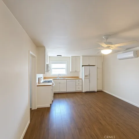 KITCHEN / DINING