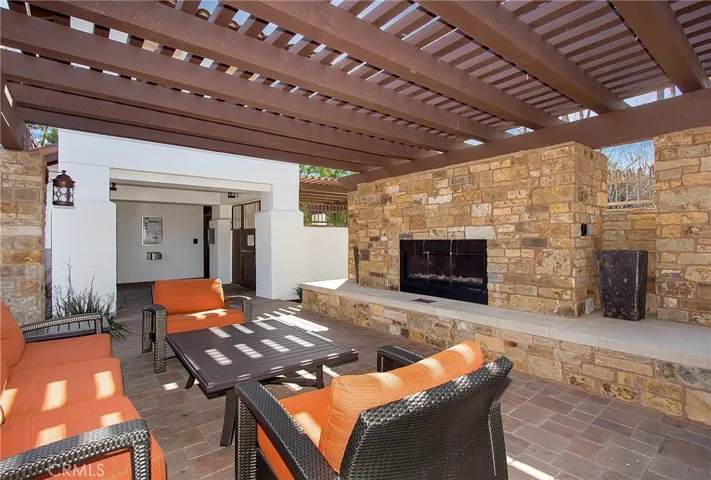 Oak Tree Pool/sitting area