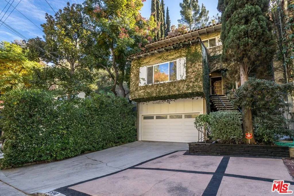 8590 Wonderland Avenue, Los Angeles, California 90046 home-pic-1