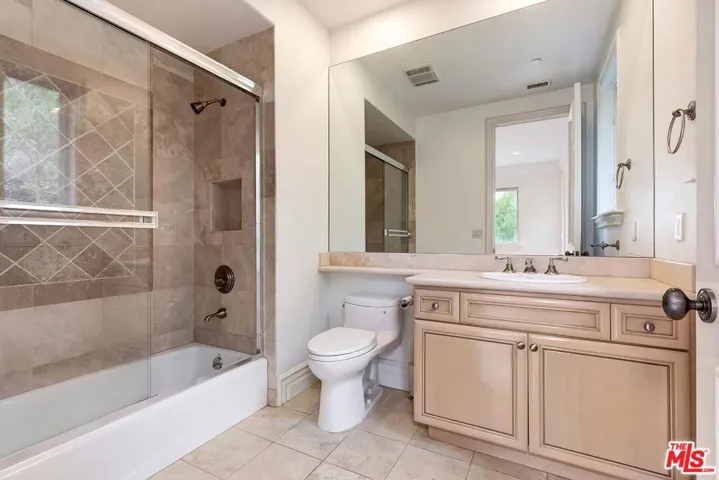 Guest Bathroom Upstairs