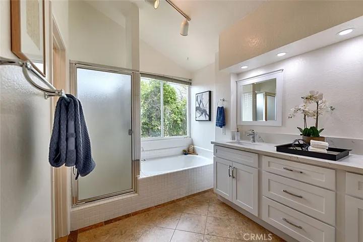 Separate soaking tub & shower