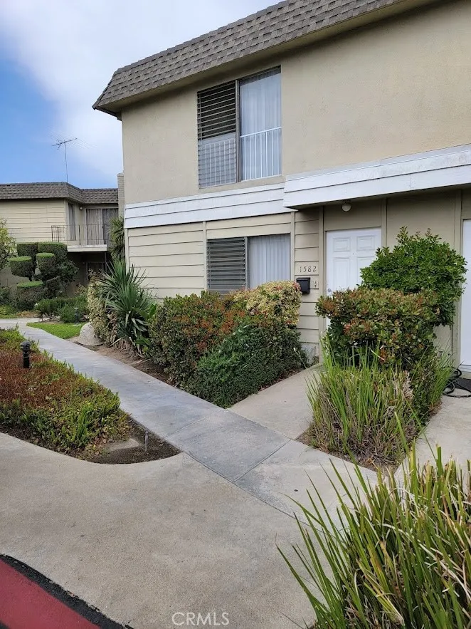 1582 Mitchell Avenue, Tustin, California 92780 home-pic-0