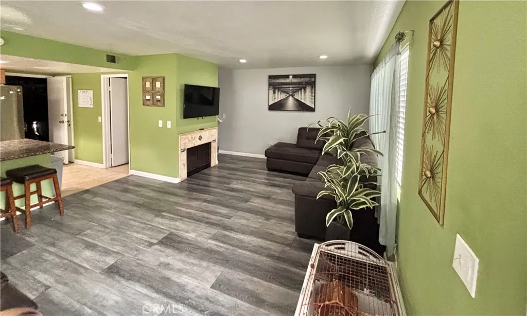 13955 Arthur Avenue 4, Paramount, California 90723 home-pic-2