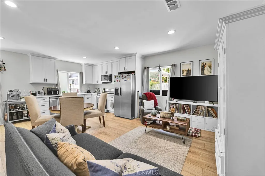 935 E Fairview Boulevard, Inglewood, California 90302 home-pic-4