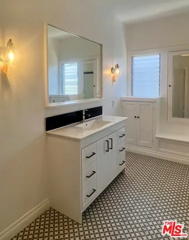 456 S Wilton Place, Los Angeles, California 90020