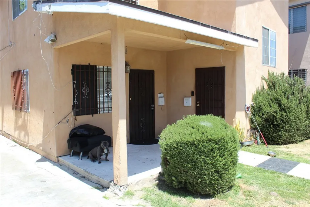 127 E 95th Street, Los Angeles, California 90003 home-pic-2