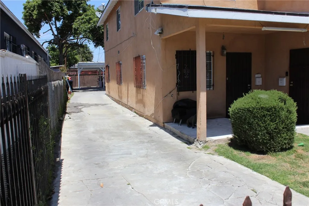 127 E 95th Street, Los Angeles, California 90003 home-pic-3
