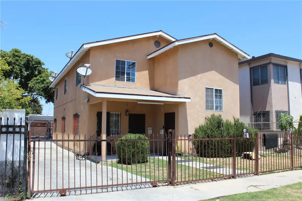 127 E 95th Street, Los Angeles, California 90003 home-pic-1