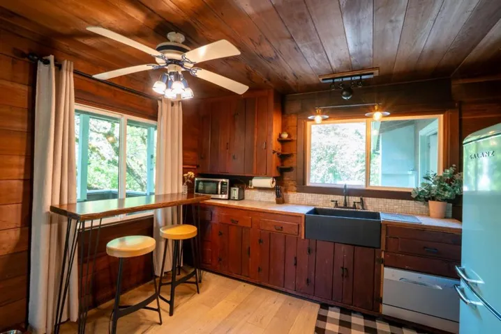10711 Grays Court, Forestville, California 95436