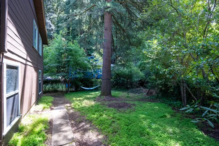 10711 Grays Court, Forestville, California 95436