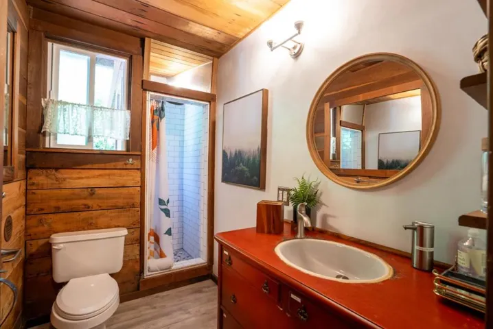 10711 Grays Court, Forestville, California 95436