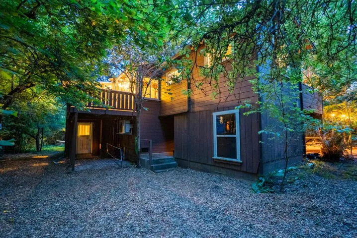 10711 Grays Court, Forestville, California 95436