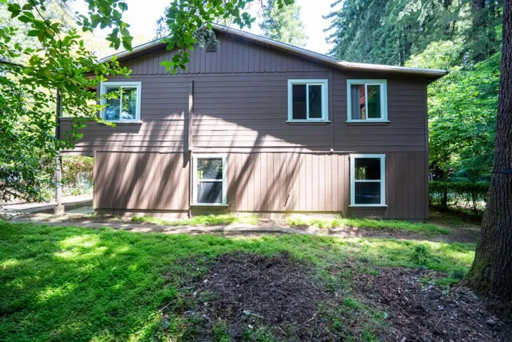 10711 Grays Court, Forestville, California 95436