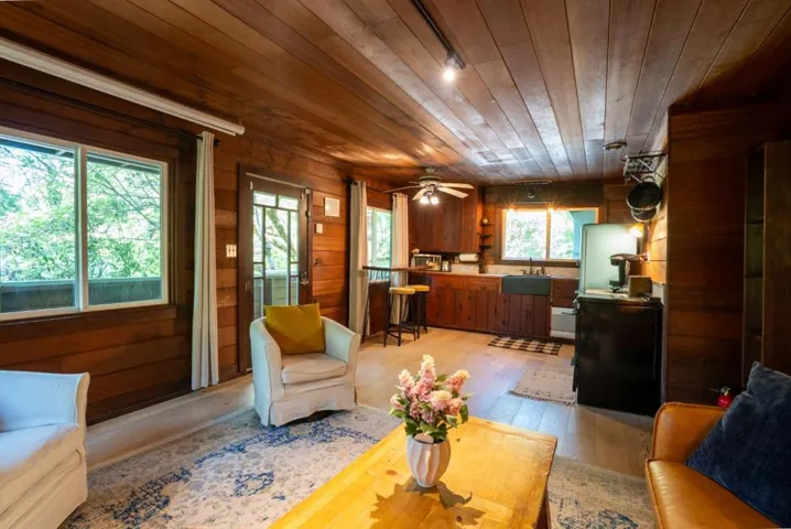 10711 Grays Court, Forestville, California 95436