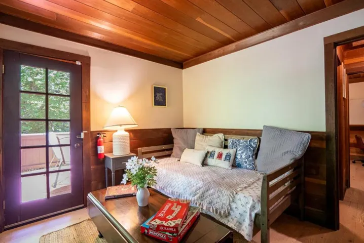 10711 Grays Court, Forestville, California 95436