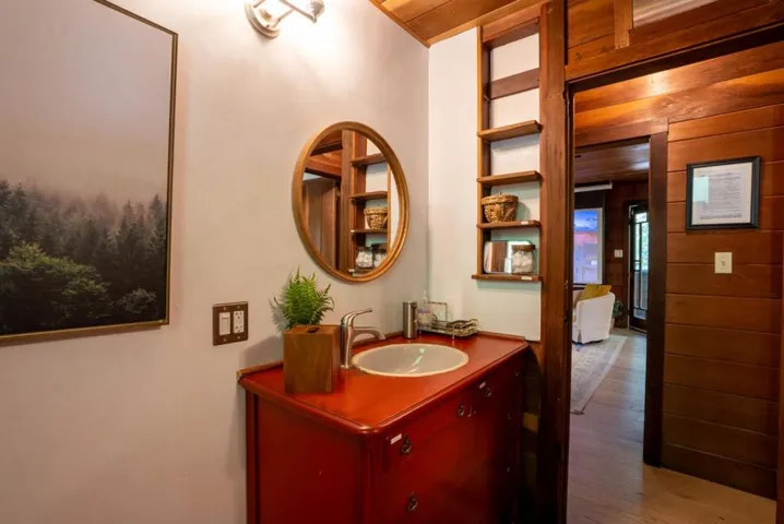 10711 Grays Court, Forestville, California 95436