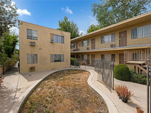 7049 Vassar Avenue, Canoga Park, California 91303