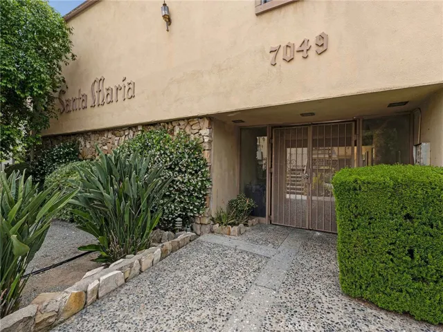 7049 Vassar Avenue, Canoga Park, California 91303