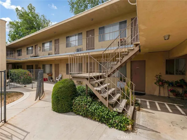 7049 Vassar Avenue, Canoga Park, California 91303