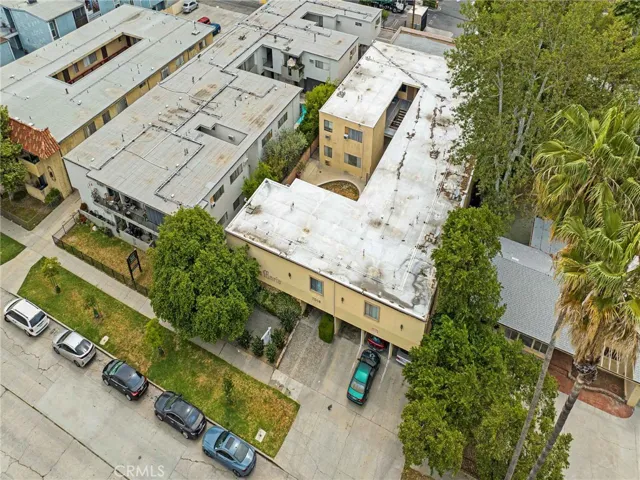 7049 Vassar Avenue, Canoga Park, California 91303