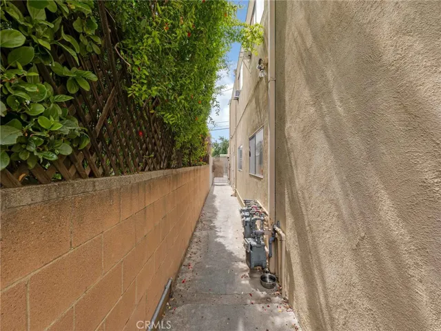 7049 Vassar Avenue, Canoga Park, California 91303