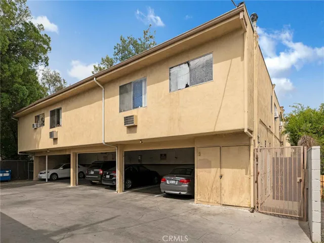 7049 Vassar Avenue, Canoga Park, California 91303