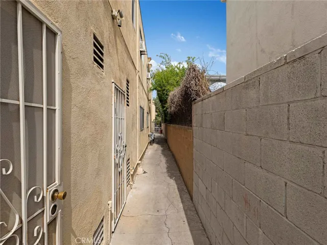7049 Vassar Avenue, Canoga Park, California 91303