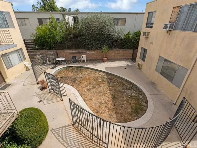 7049 Vassar Avenue, Canoga Park, California 91303
