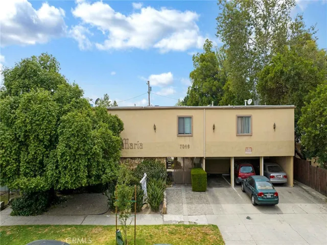 7049 Vassar Avenue, Canoga Park, California 91303