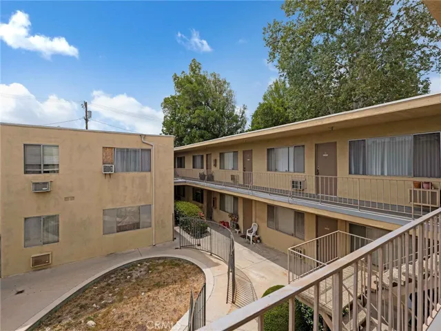 7049 Vassar Avenue, Canoga Park, California 91303