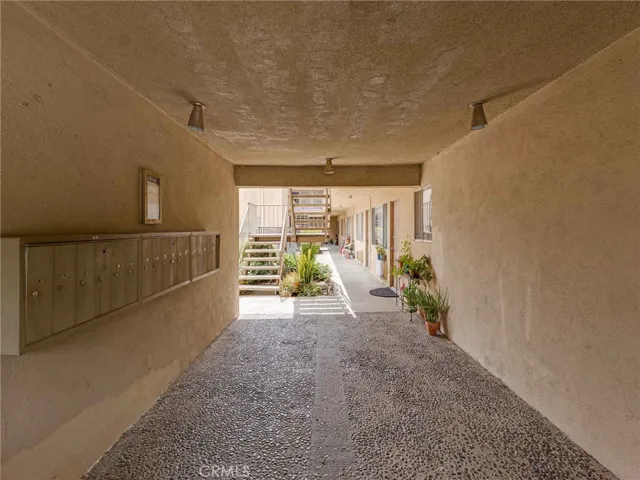 7049 Vassar Avenue, Canoga Park, California 91303