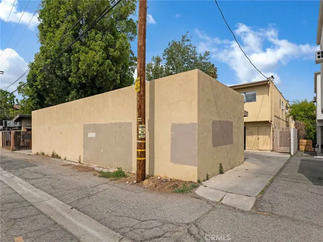 7049 Vassar Avenue, Canoga Park, California 91303