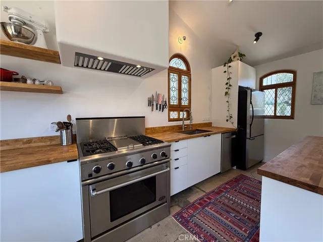 8515 Crescent Drive, Los Angeles, California 90046