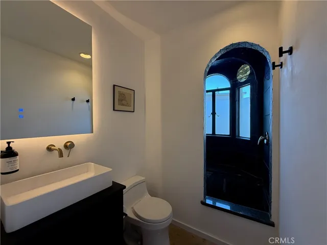 8515 Crescent Drive, Los Angeles, California 90046