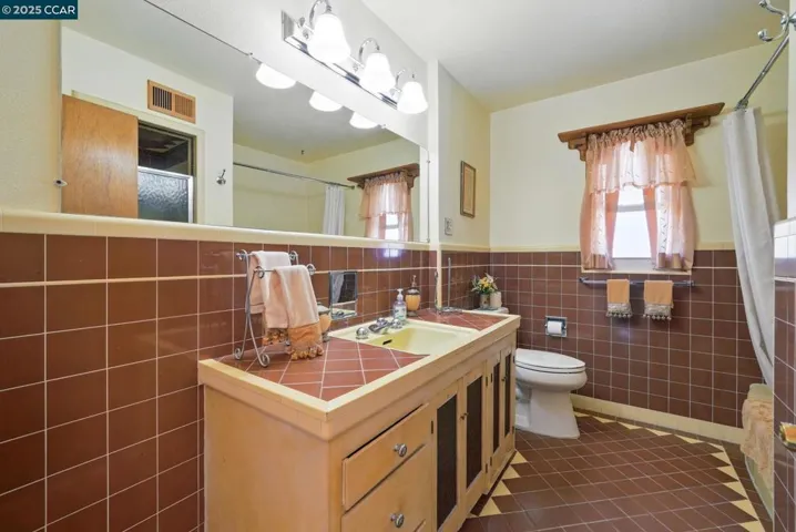288 El Camino Dr, Pittsburg, California 94565