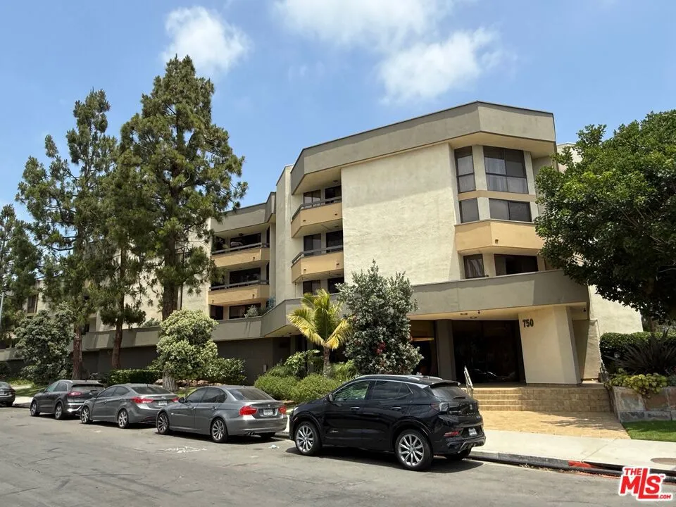 750 S Spaulding Avenue 324, Los Angeles, California 90036 home-pic-0