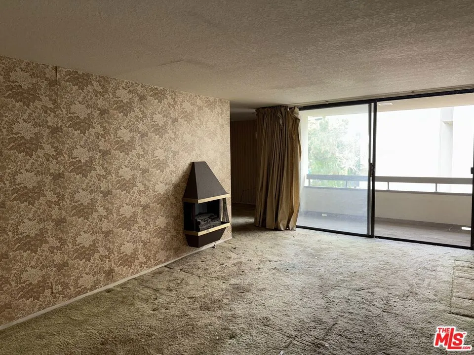 750 S Spaulding Avenue 324, Los Angeles, California 90036 home-pic-5