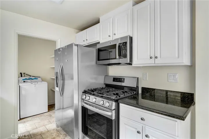 20235 Cohasset Street 6, Winnetka, California 91306