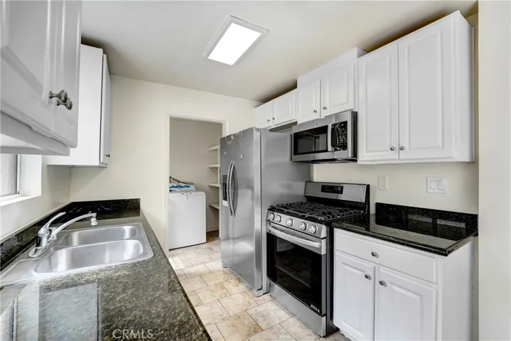 20235 Cohasset Street 6, Winnetka, California 91306