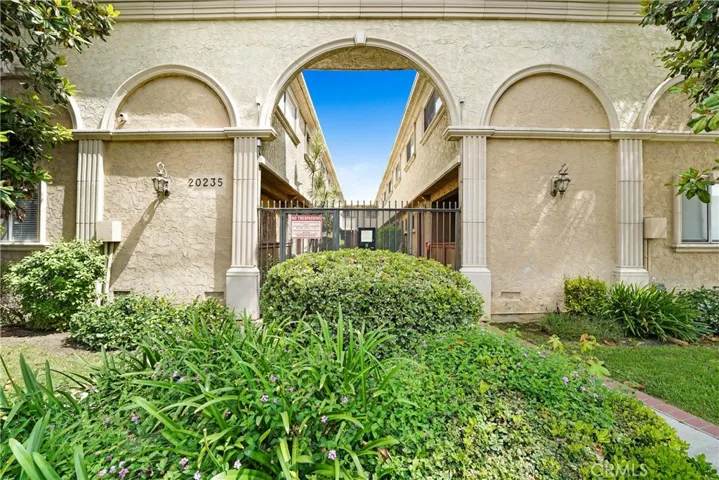 20235 Cohasset Street 6, Winnetka, California 91306