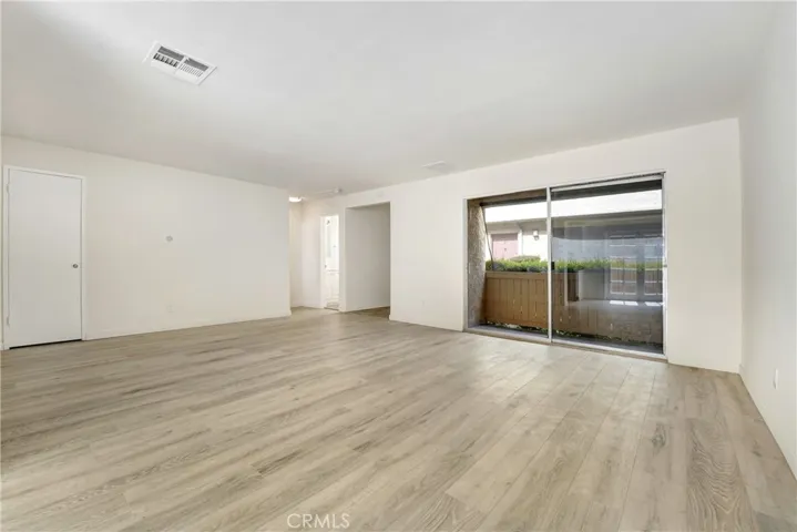20235 Cohasset Street 6, Winnetka, California 91306