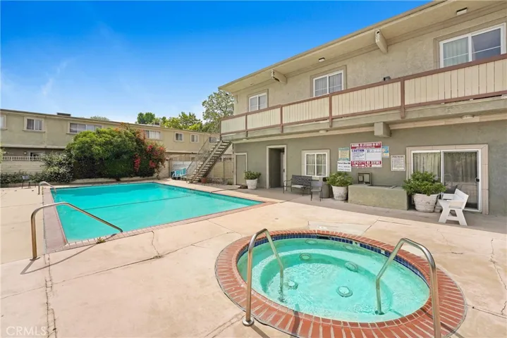20235 Cohasset Street 6, Winnetka, California 91306
